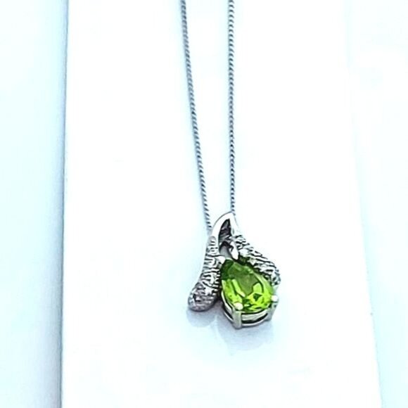 Natural Peridot 9x6mm & Cz 14K White Gold‎ Plate 925 Sterling Silver Necklace - Picture 4 of 8